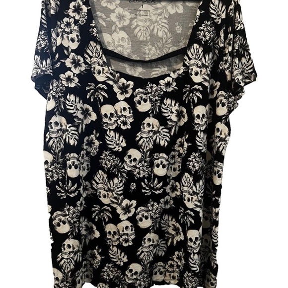 Torrid Love Sick Strappy Tee Black White Skull Pattern Size 1, 14/16, 1X - Picture 5 of 5